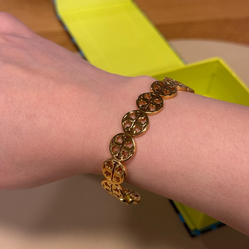 Tory Burch Gold Logo Link Cuff Bracelet - Picture 6 of 6